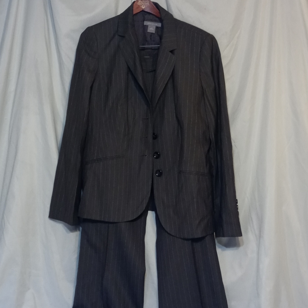 Ann Taylor Pantsuit Sz 10 (blazer) & 8 (pants)